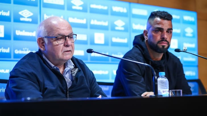 “Um herói”, presidente do Grêmio segura as lágrimas ao falar do legado de Maicon