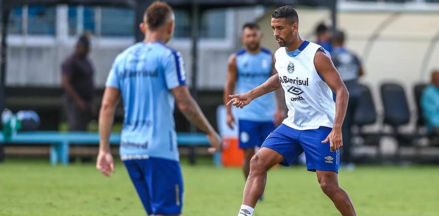 Michel sofre entorse e deixa o treino do Grêmio mais cedo