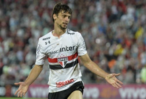 Preferência por atuar no exterior afasta Grêmio da tentativa de ter Rodrigo Caio