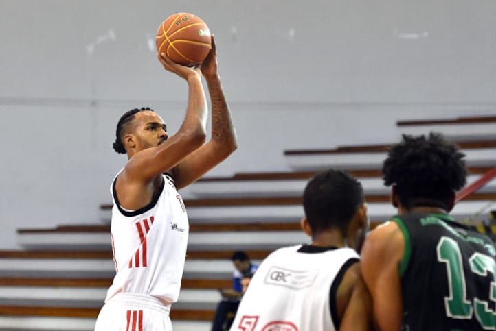 Com 23 pontos de João Vitor, Flamengo vence São José e garante vaga na semifinal da LDB 2018