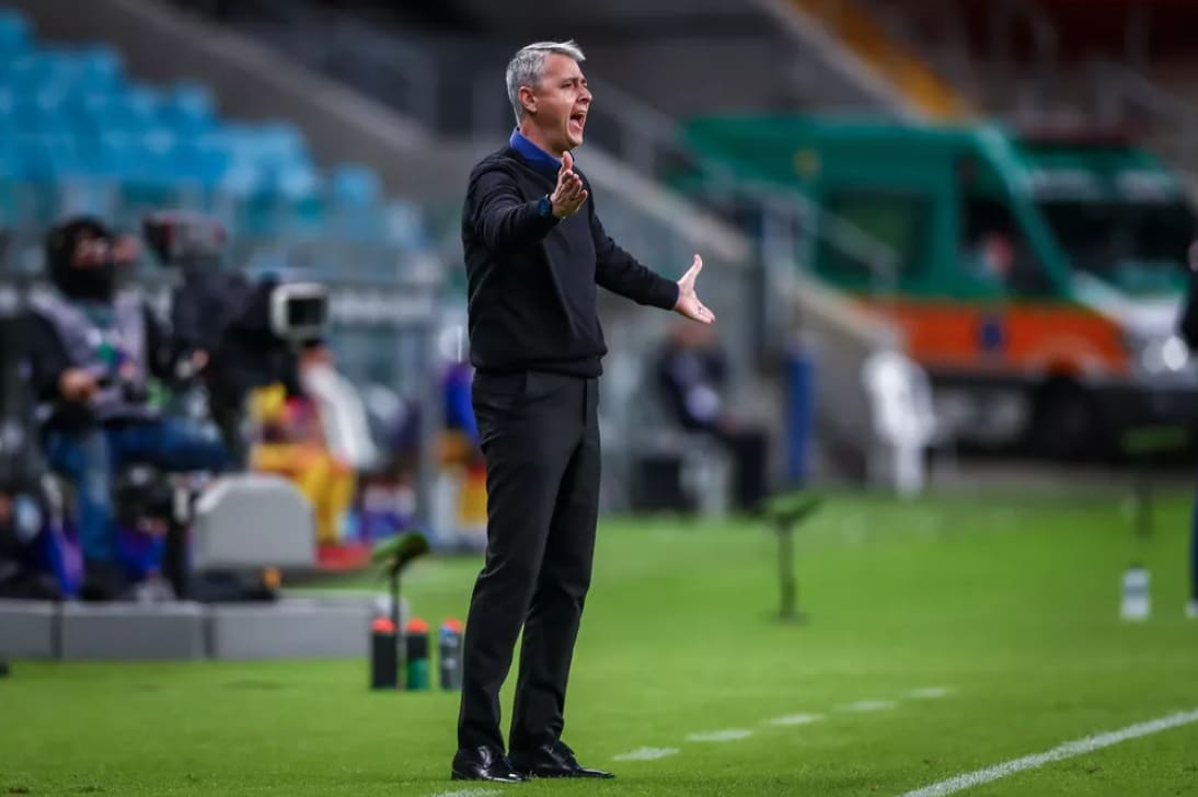 Tiago Nunes celebra goleada com time misto e busca equilíbrio no Grêmio