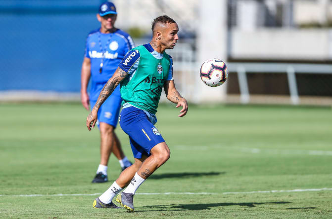 Grêmio aprimora técnica e aproximação no CT Luiz Carvalho