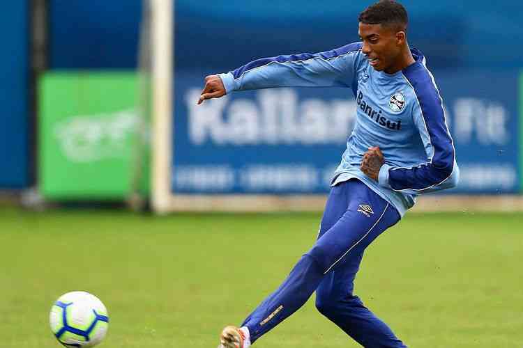 Jean Pyerre deixa o treino mais cedo e torna-se dúvida para o duelo contra o Santos