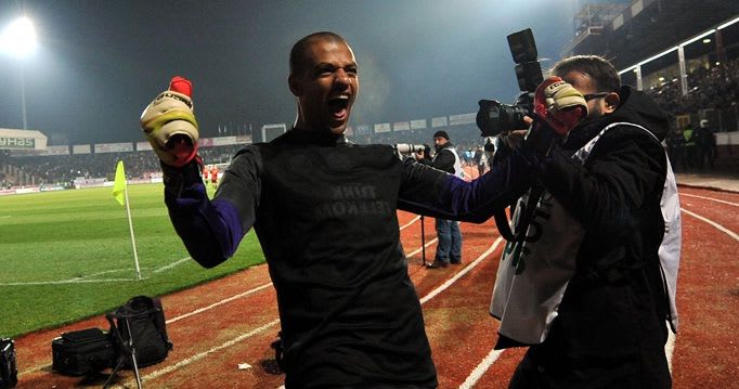 Flamengo faz sondagem a Felipe Melo