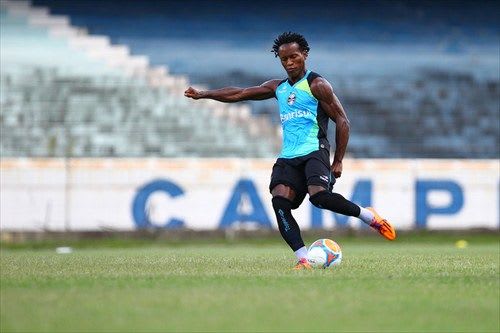 Zé Roberto ganha espaço no Grêmio de Felipão