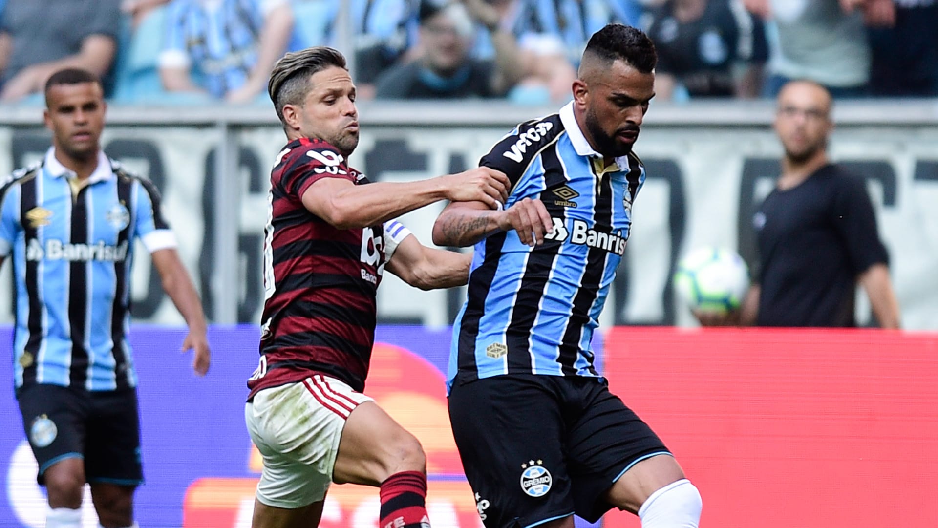 Grêmio é derrotado pelo Flamengo na Arena e interrompe sequência de vitórias no Brasileirão