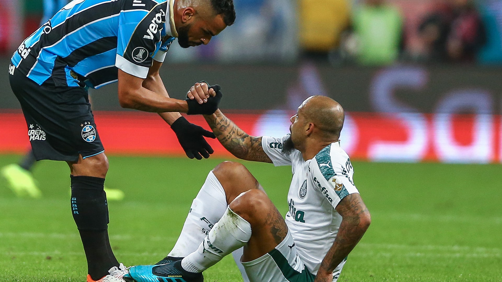 [ENQUETE] Na sua opinião ausência do Felipe Melo no jogo de volta, favorece o Grêmio?