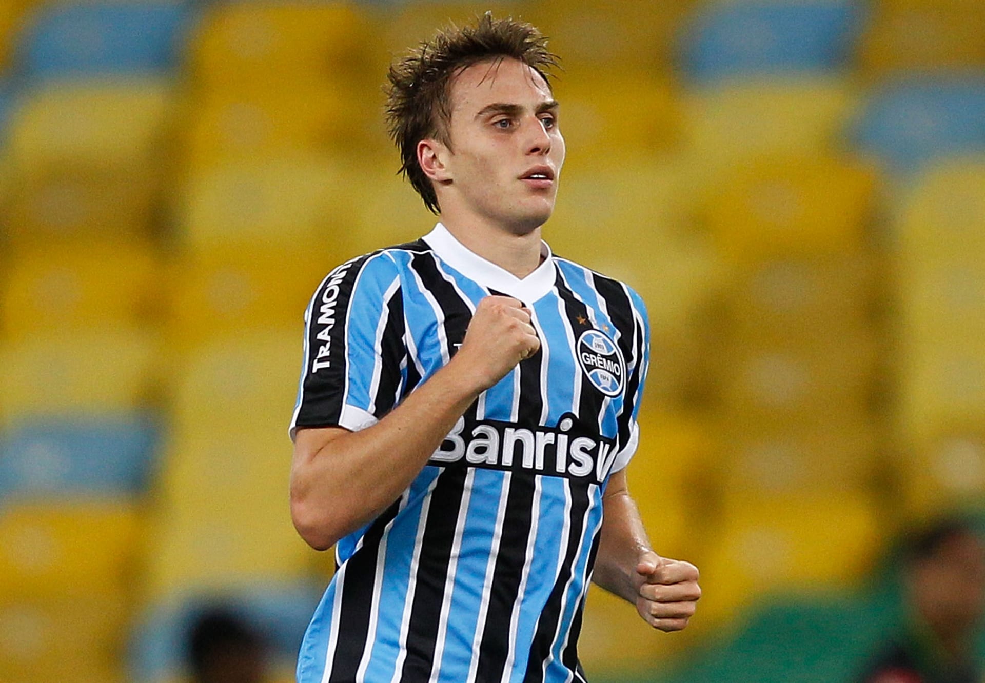 Vaias da torcida abrem caminho para Grêmio vender Bressan