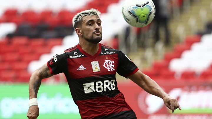 Arrascaeta vê Flamengo líder com mérito por nova postura: Totalmente diferente