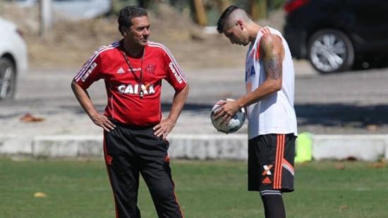 Em Criciúma, Flamengo quer ficar mais longe da zona do rebaixamento