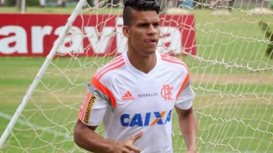 Thalysson treina e substituirá Anderson Pico no Flamengo