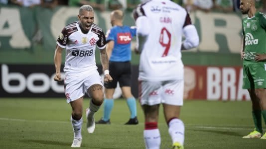 Flamengo fica no empate com a Chapecoense e vê distância aumentar para o líder