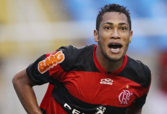 Hernane fica fora de treino, mas está confirmado para o Fla-Flu