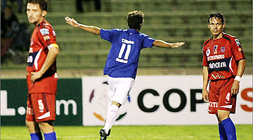 Benecy analisa logística de viagens do Cruzeiro e brinca com rival: Deus já ajudou bastante