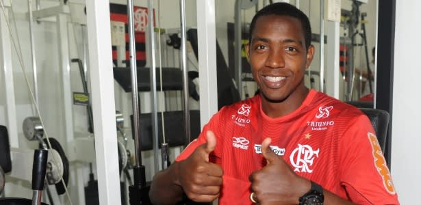 Fla chega a acordo e anuncia renovação de Renato Abreu por uma temporada