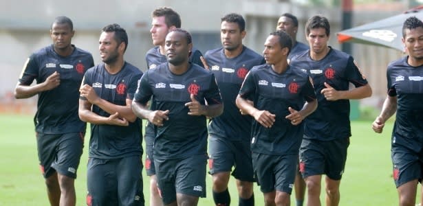 Diretoria do Flamengo esquece críticas e valoriza elenco em meio a mercado difícil