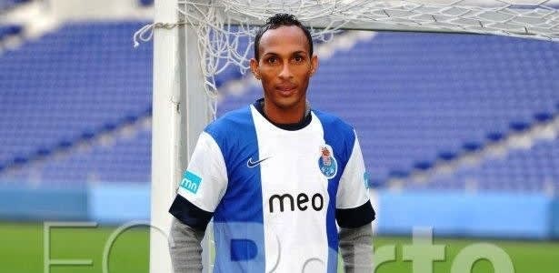 Técnico do Porto elogia contratação do veterano Liedson: É um goleador de renome