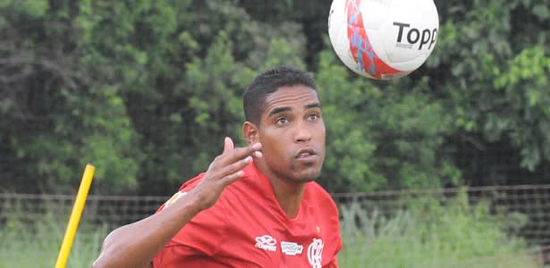 Flamengo realiza treino com clima de mistério sobre futuro de jogadores