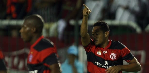 Hernane supera bronca de Jorginho, encerra jejum e recebe elogios no Fla