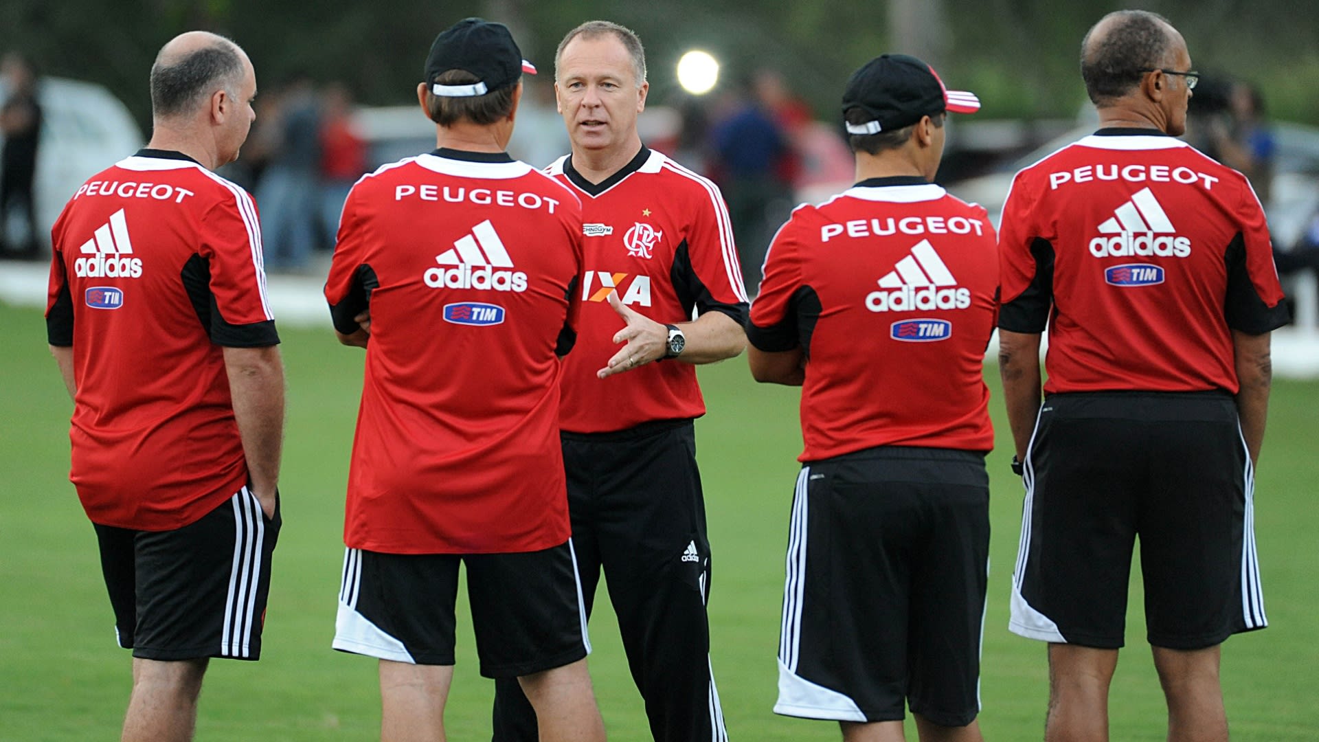 Mano poupa Léo Moura e Carlos Eduardo no Flamengo