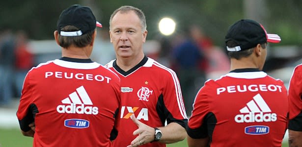 Sem treino com bola, Mano não confirma Fla para jogo com Corinthians