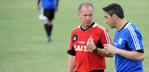 Mano fecha treino e mantém dúvida no Fla para jogo contra Corinthians