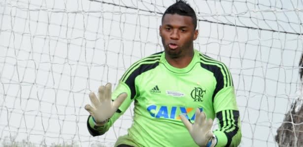 Felipe treina normalmente, e Fla pode ter força máxima contra Atlético-PR