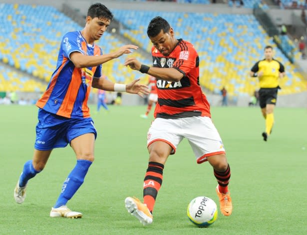 Tropeço frustra torcida, mas Flamengo se anima com exibição de reforços