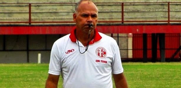 Técnico supera leucemia e assume base do Fla em busca de novo Adriano