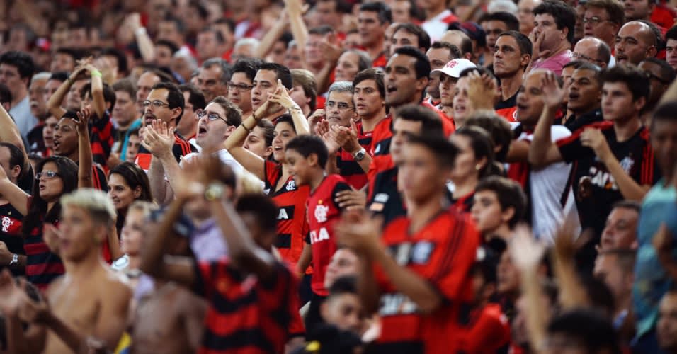 Voltou o amor: torcida cumpre pacto de apoio e é intensa contra a Chape