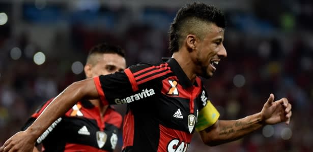 Luxa promove briga e mostra que Léo Moura tem concorrente no Flamengo