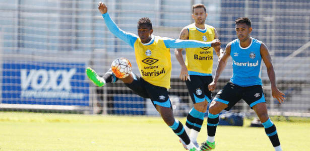 Grêmio reforça time e deixa Bolaños no banco em semi contra o Juventude