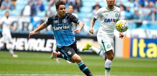 Renato Gaúcho pede calma a atacantes e dá força a H. Almeida no Grêmio