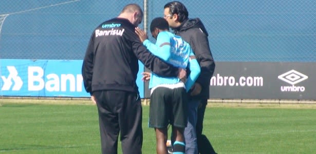 Negueba deixa treino e deve desfalcar o Grêmio contra o Corinthians