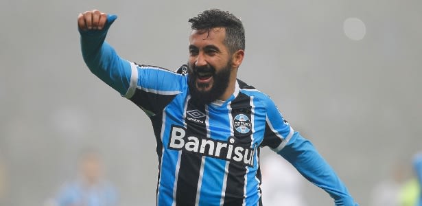 Douglas está perto de renovar com o Grêmio. Saiba o que falta