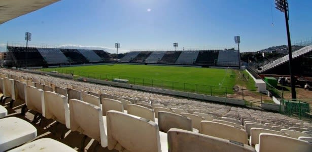 Arena Botafogo, é inaugurada, em novo ato de relação tumultuada