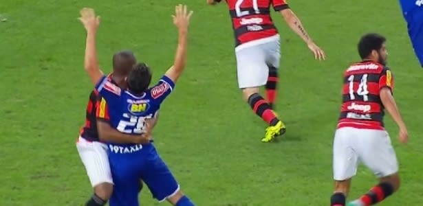 Fla se livra de drama aéreo, mas liga alerta com erros de zagueiro