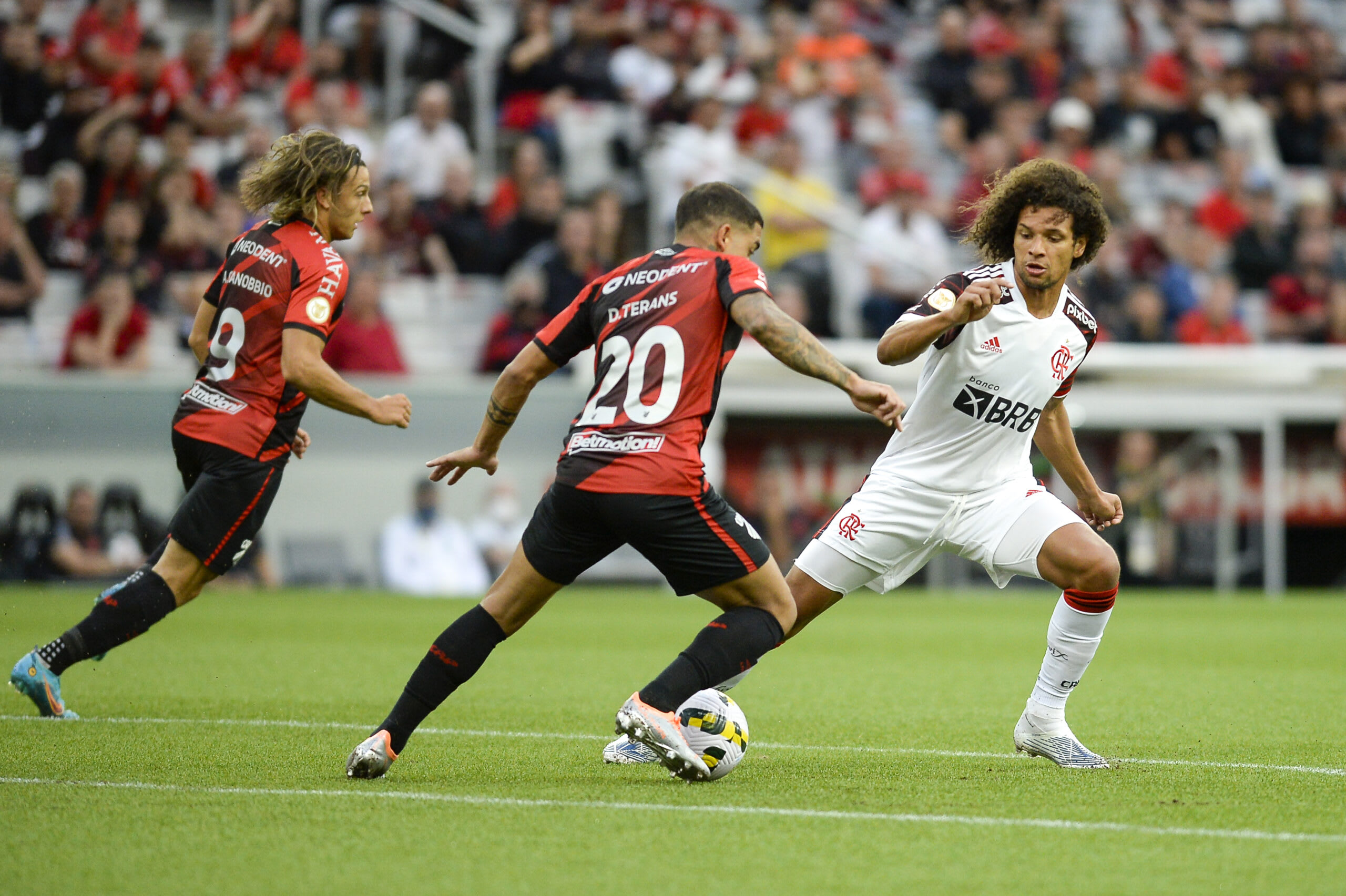 Confira a tabela atualizada do Brasileirão após a derrota do Flamengo diante do Athletico-PR