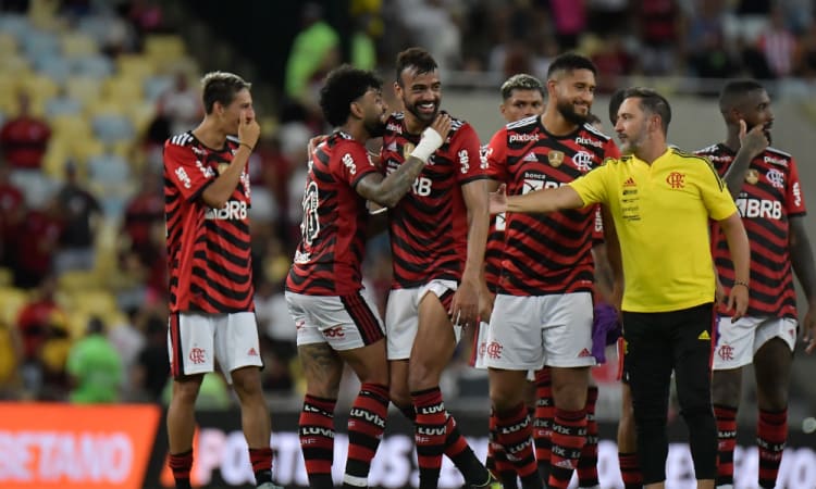 Mengão escalado para o clássico contra o Vasco; confira