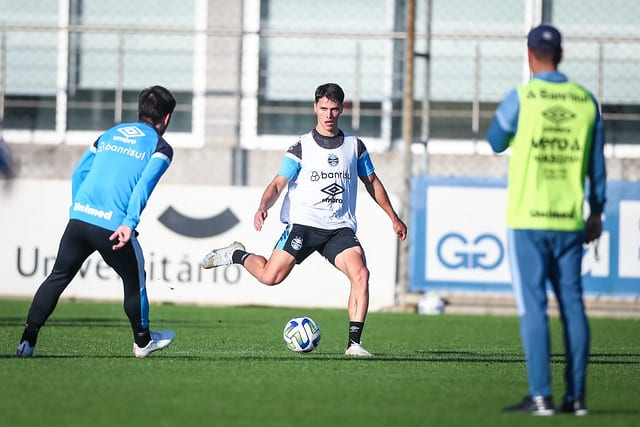 Grêmio fica de olho em jogos de adversários diretos na briga pelo