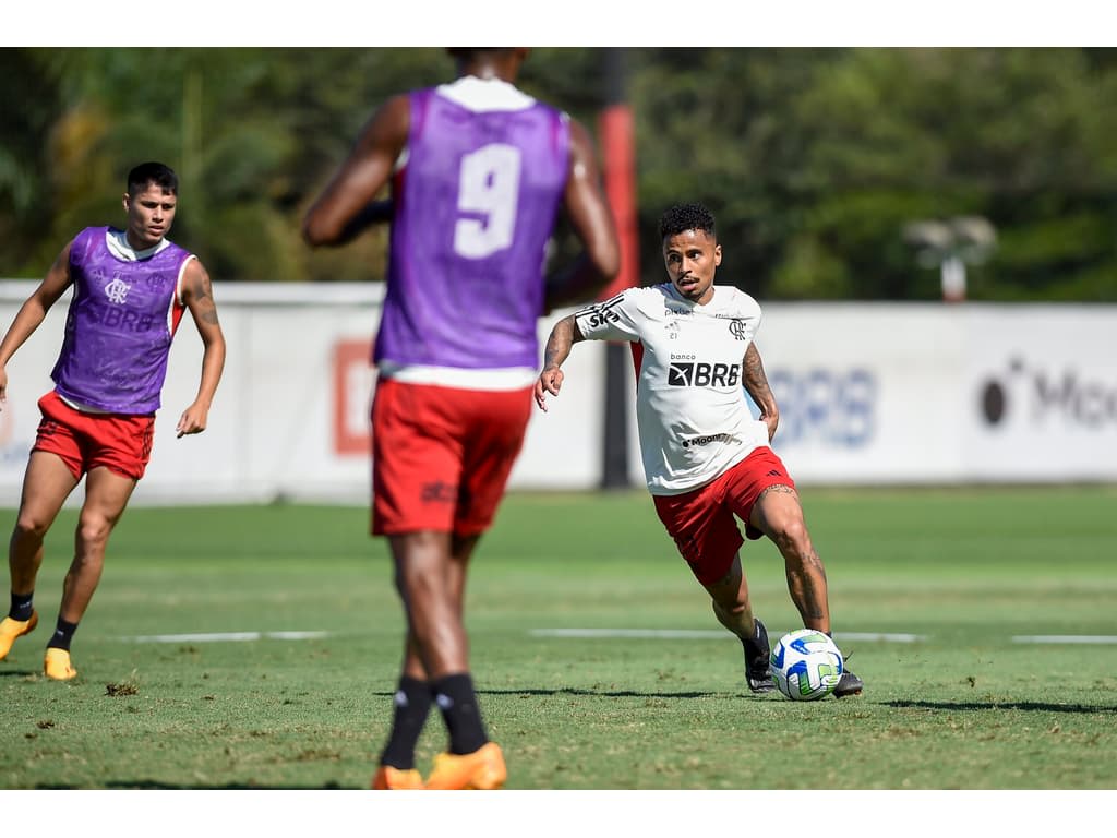 Allan diagnosticado com dengue desfalca Flamengo por tempo indeterminado.