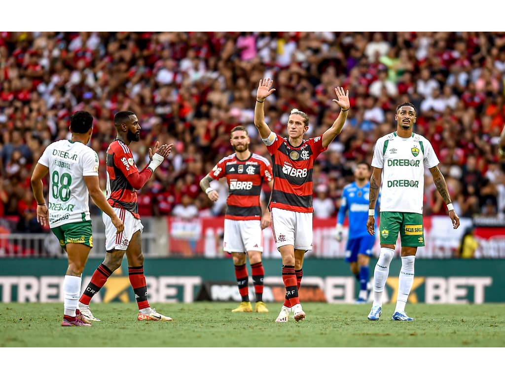 Filipe Luís se despede do Flamengo, relembra apoio do pai e descreve homenagens: Não aguento mais chorar