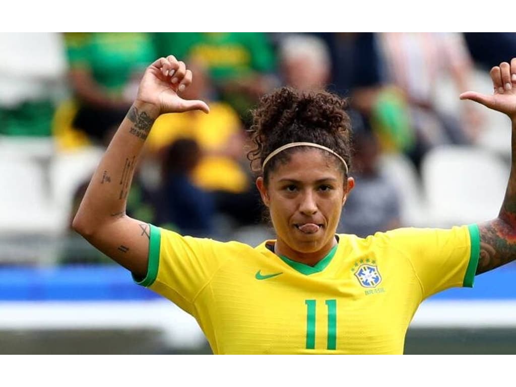 Flamengo anuncia contratação de Cristiane