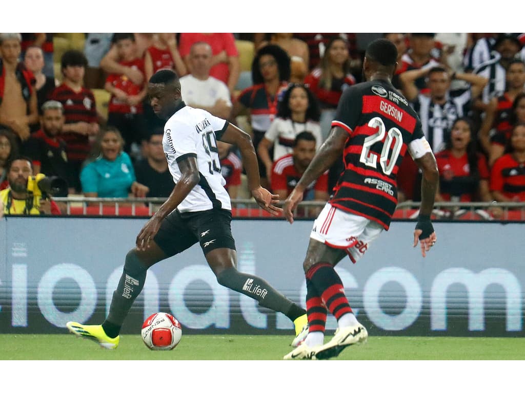 Léo Pereira lidera Flamengo para a vitória contra o Botafogo no clássico Carioca.