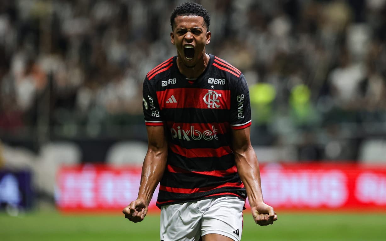 Da seca à redenção: Carlinhos brilha no Flamengo em noite histórica.