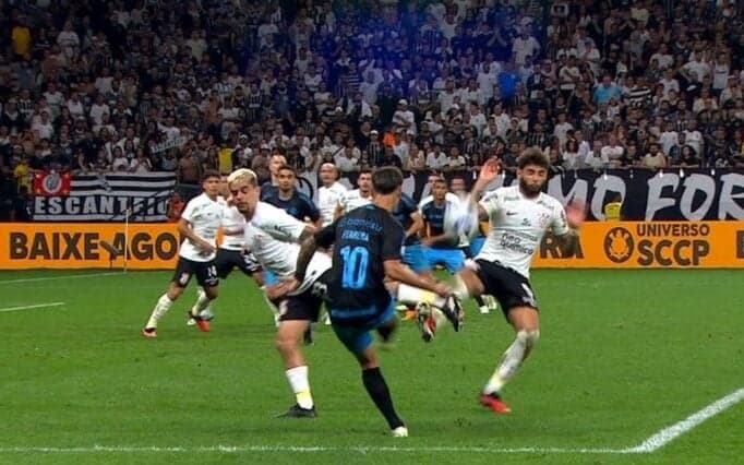 AGORA É FÁCIL! CBF admite erro do Var