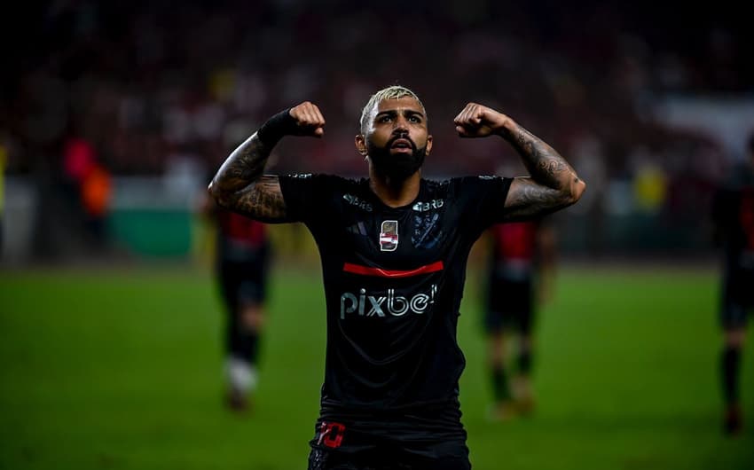 Gabigol supera recorde de Leônidas e iguala marca de ídolo rubro-negro no Flamengo.