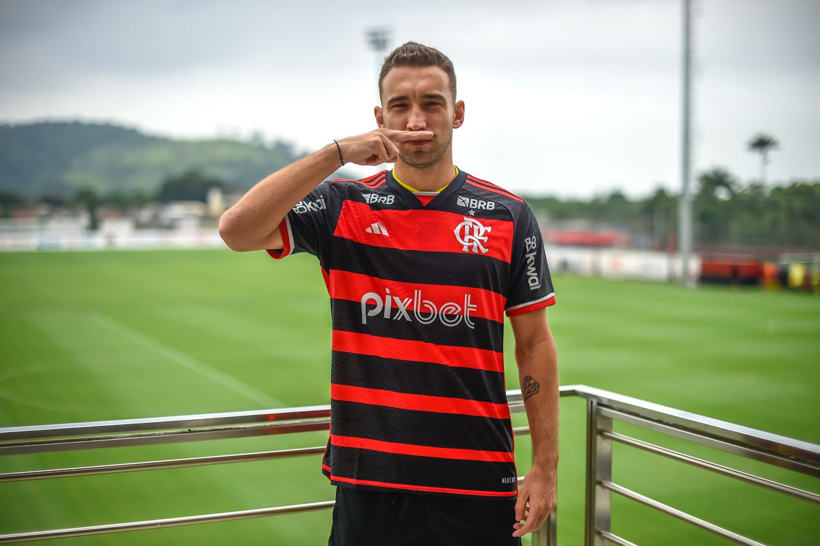 Léo Ortiz revela expectativa para estreia no Flamengo.