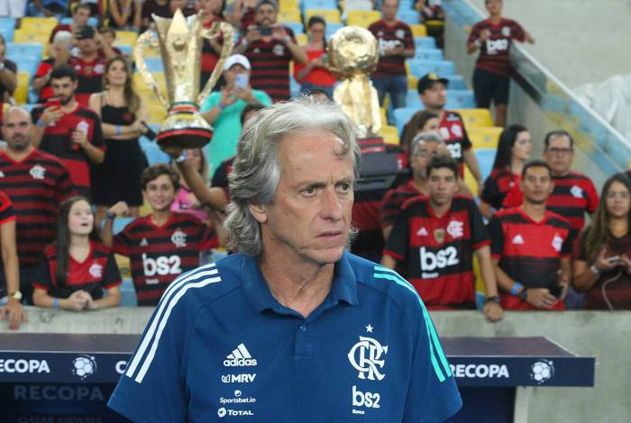 Narrador rasga elogios a Jesus: Já é o maior técnico da história do Flamengo