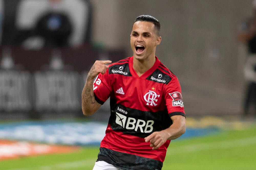 Vai melar? Negociação por Michael trava por desentendimento de valores entre Flamengo e Goiás
